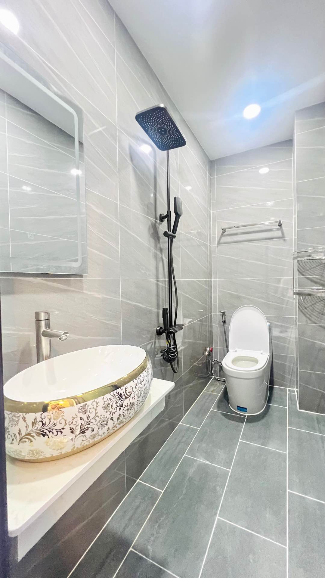 Nhà 5 tầng hẻm 5m Thạch Lam, 56m2, 4x14, full nội thất cao cấp, Chỉ 7.9 tỷ TL