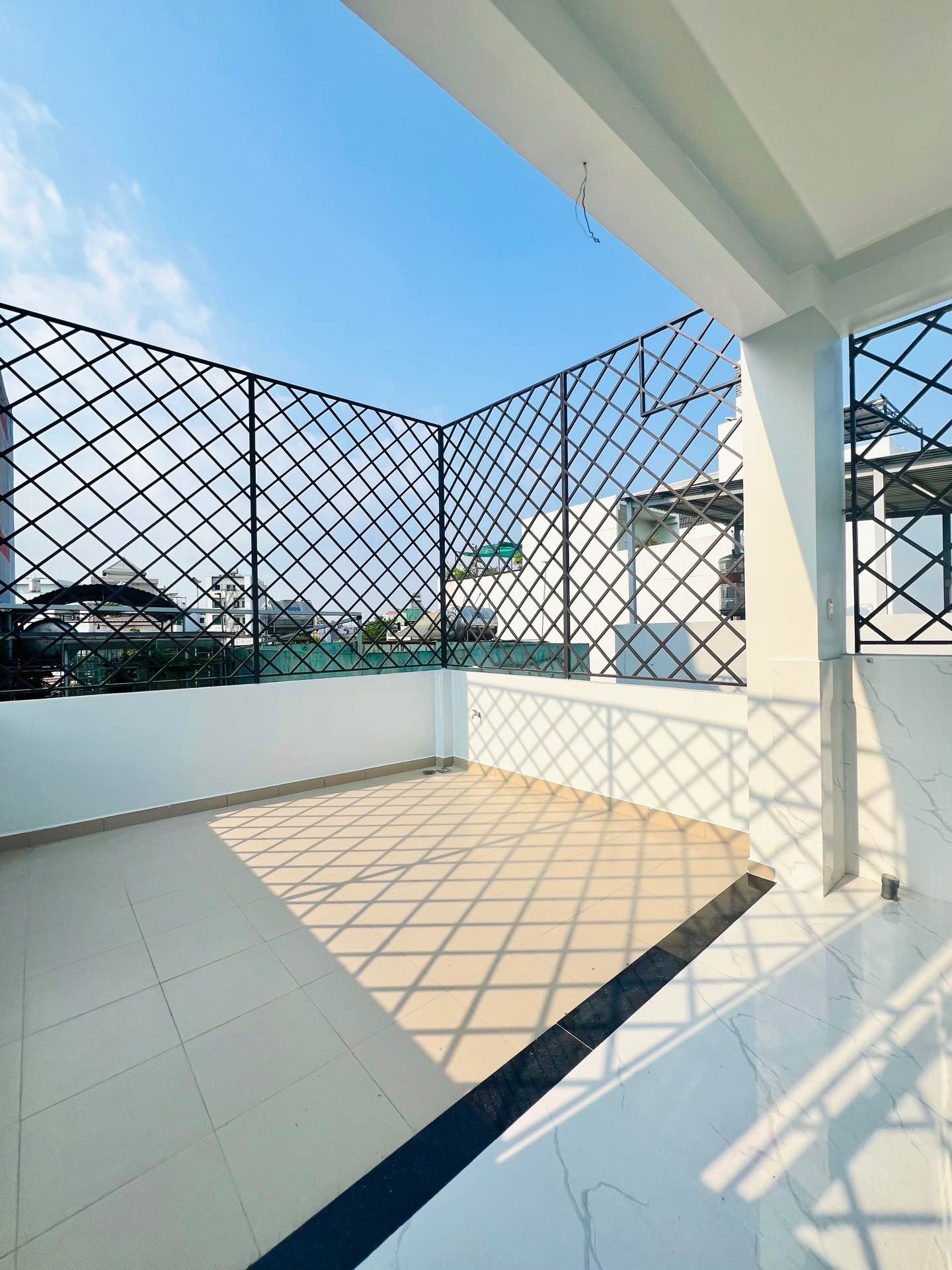 Nhà 5 tầng hẻm 5m Thạch Lam, 56m2, 4x14, full nội thất cao cấp, Chỉ 7.9 tỷ TL