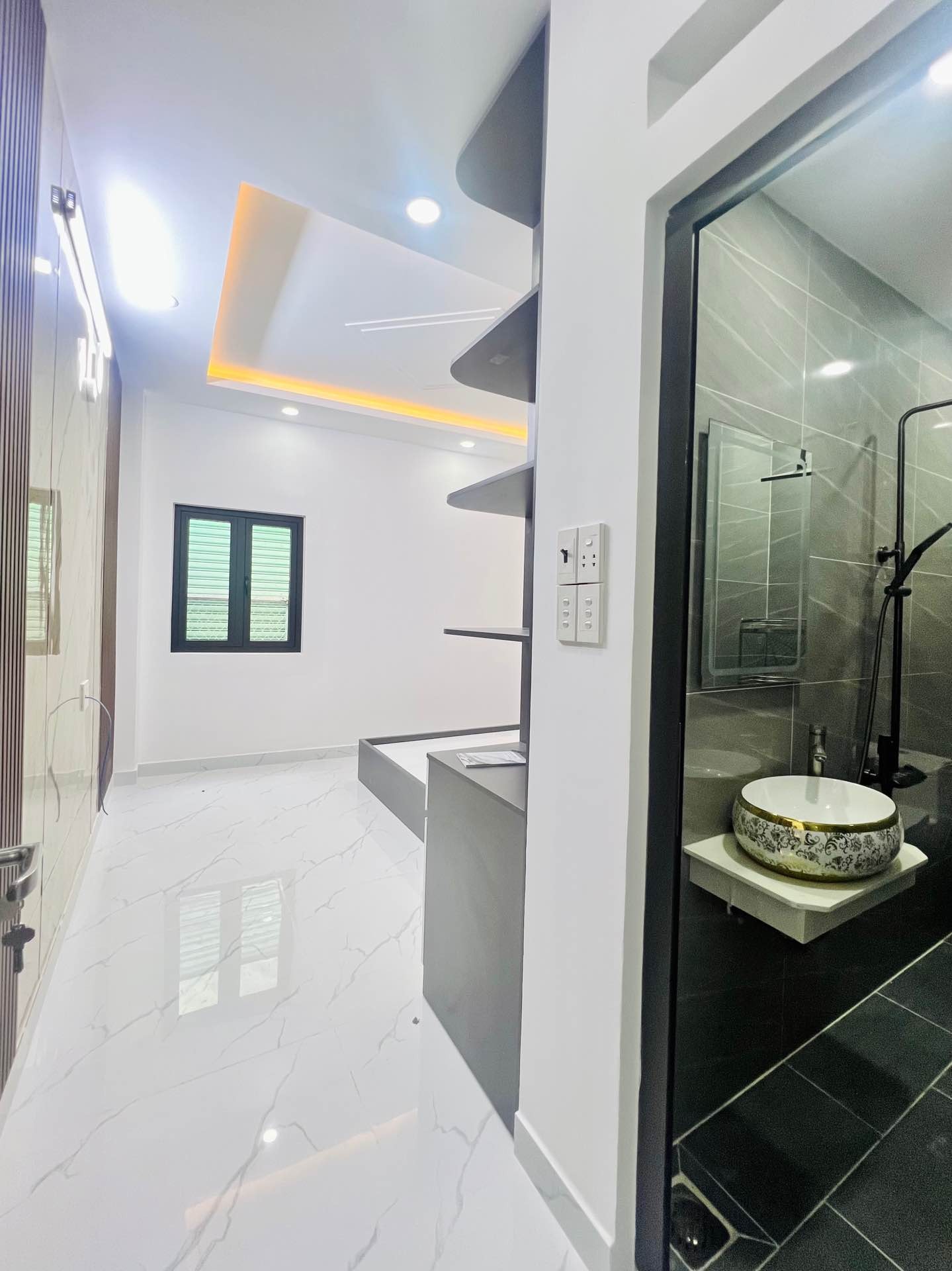 Nhà 5 tầng hẻm 5m Thạch Lam, 56m2, 4x14, full nội thất cao cấp, Chỉ 7.9 tỷ TL