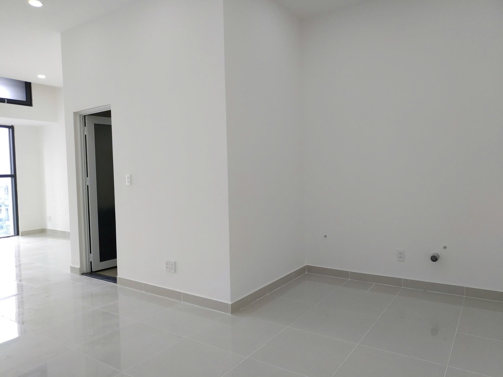 Bán căn 1PN 3,85 tỷ tại The Sun Avenue, 45m2, NTCB, đã có sổ hồng, vào ở ngay