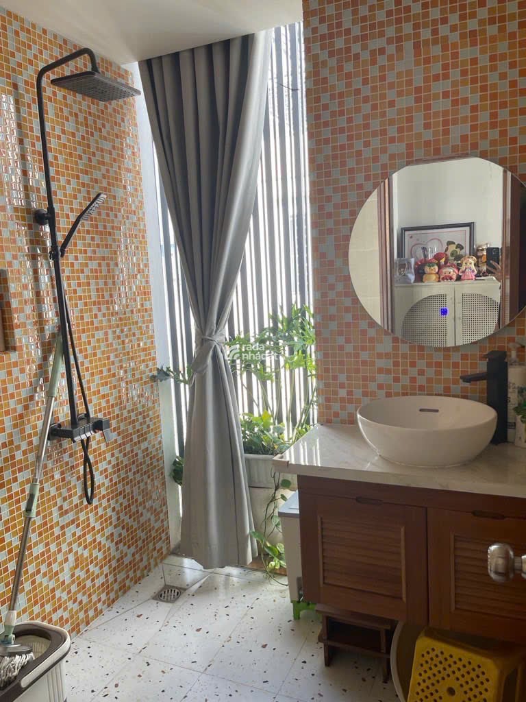 Nhà Siêu Đẹp Thiết Kế Bởi Kiến Trúc Sư Nổi Tiếng 1 trệt 2 Lầu- LoTTe Mart Nguyễn Văn Lượng