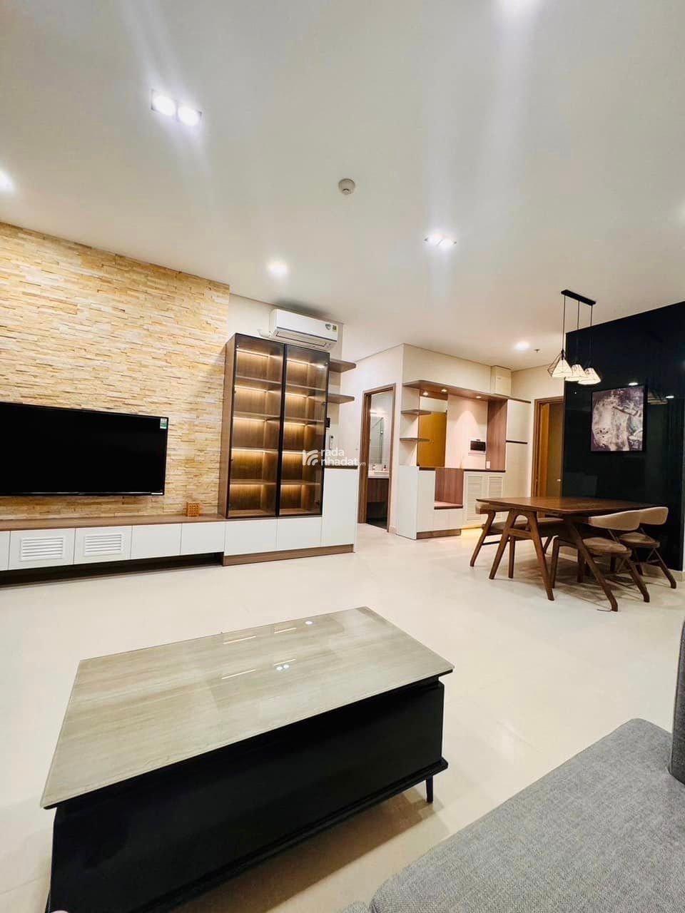 Cho thuê căn hộ 2 phòng ngủ, full nội thất xịn đẹp siêu sang chỉ 10 triệu/th chung cư Lê Phong