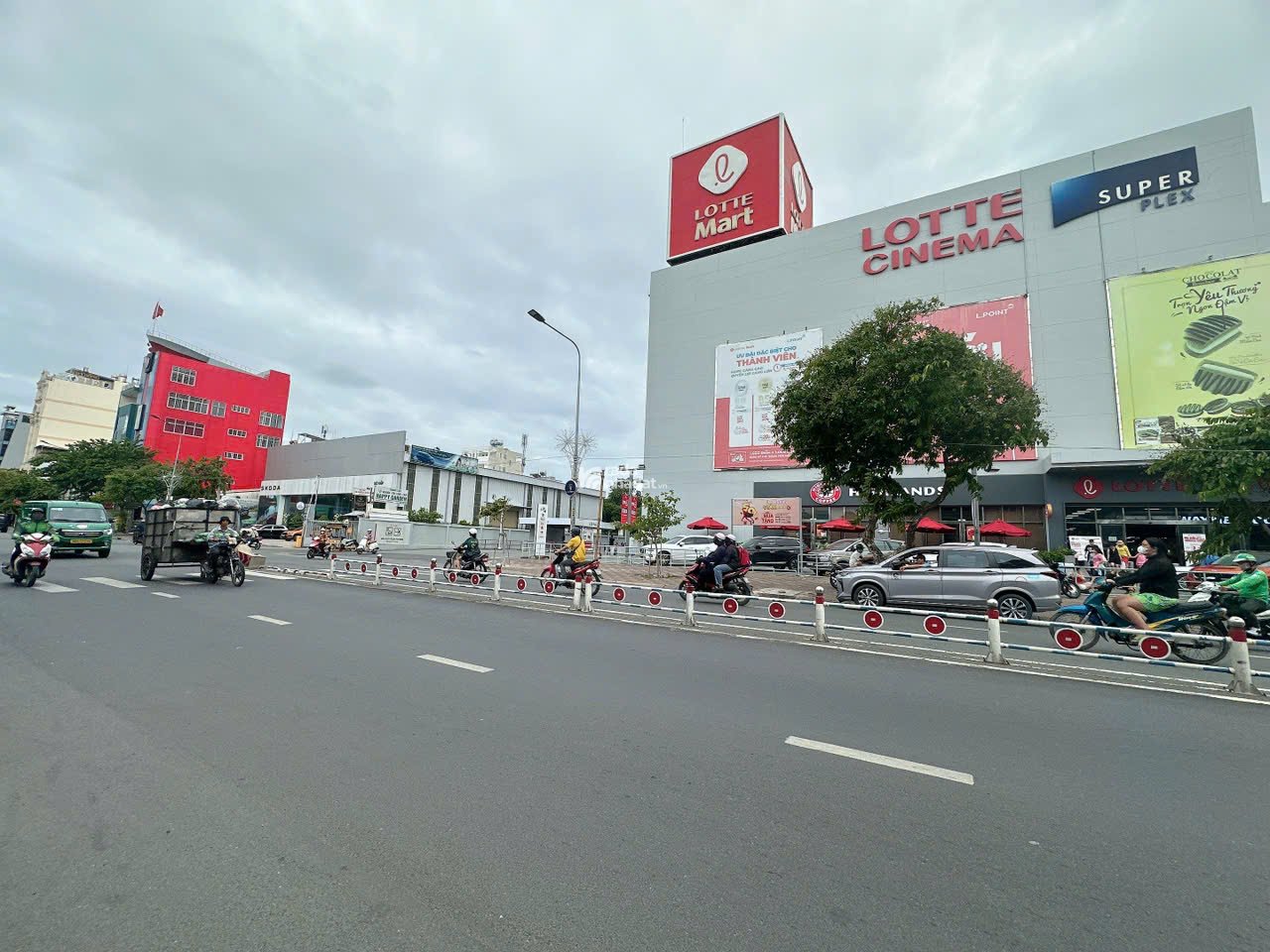 Nhỉnh 10 tỷ sở hữu nhà 3 lầu hẻm 279 Nguyễn Văn Lượng 61.5m2 đi bộ mua sắm ở Lotte. 
