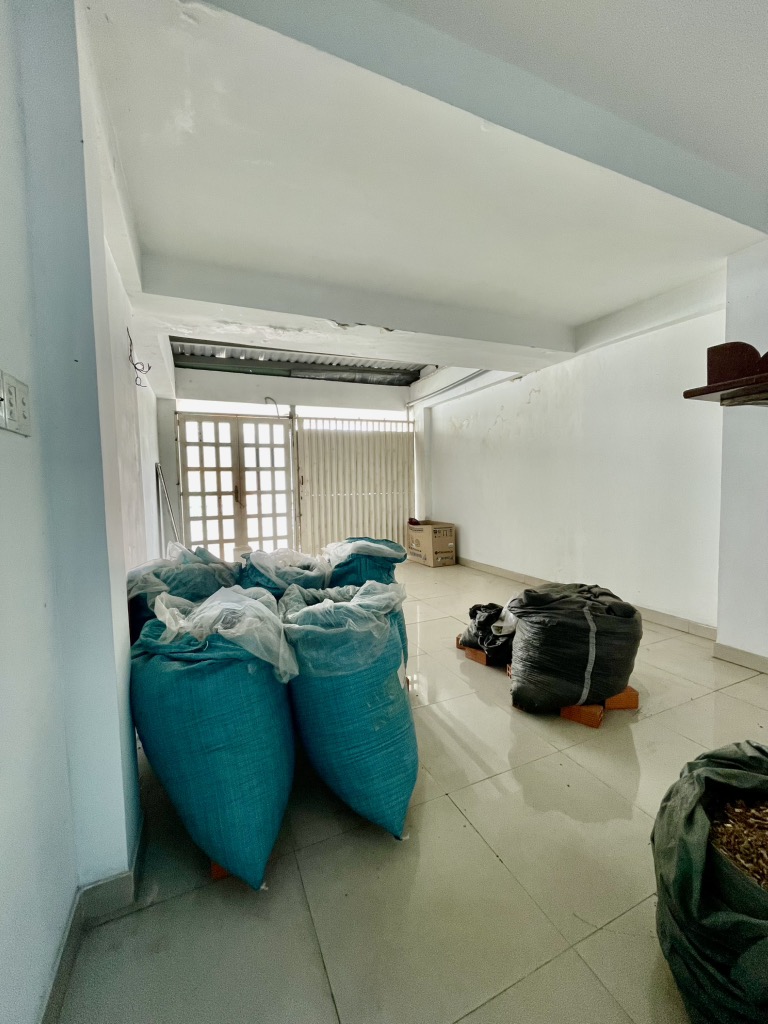 TRUNG TÂM QUẬN 10 - GẦN HẼM XE HƠI - NHÀ 5 TẦNG BTCT ĐẸP, HIỆN ĐẠI - CHO THUÊ CĂN HỘ DỊCH VỤ 