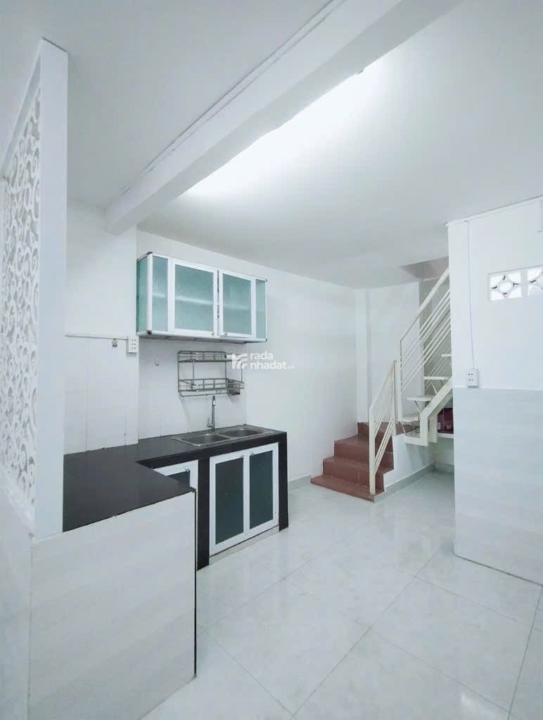 HẺM XE HƠI NHIÊU TỨ, PHÚ NHUẬN, 26M2 MỚI CÓ KC Ở NGAY. GIẢM 350TR CHỈ CÒN 4T TL 
