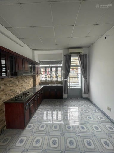 Bán nhà đường Lê Thị Hồng Quận GV, mặt tiền chợ, đường 6m có lề, 65m2 nhà vuông vức, giá 2t75 TL