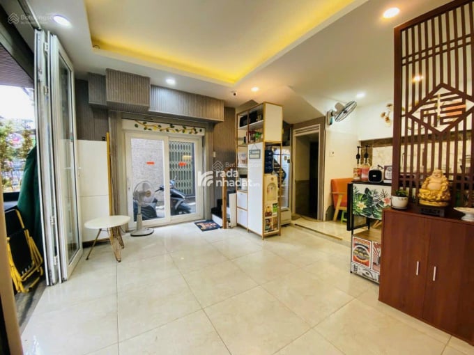 Bán nhà đường Lê Thị Hồng Quận GV, mặt tiền chợ, đường 6m có lề, 65m2 nhà vuông vức, giá 2t75 TL