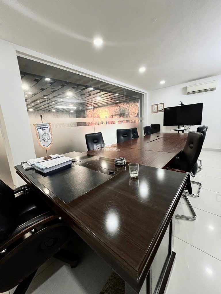 CHỈ DUY NHẤT - 4 TẦNG - MẶT TIỀN TRƯỜNG CHINH P13 - (6.6*23) 153m2 CN Đủ