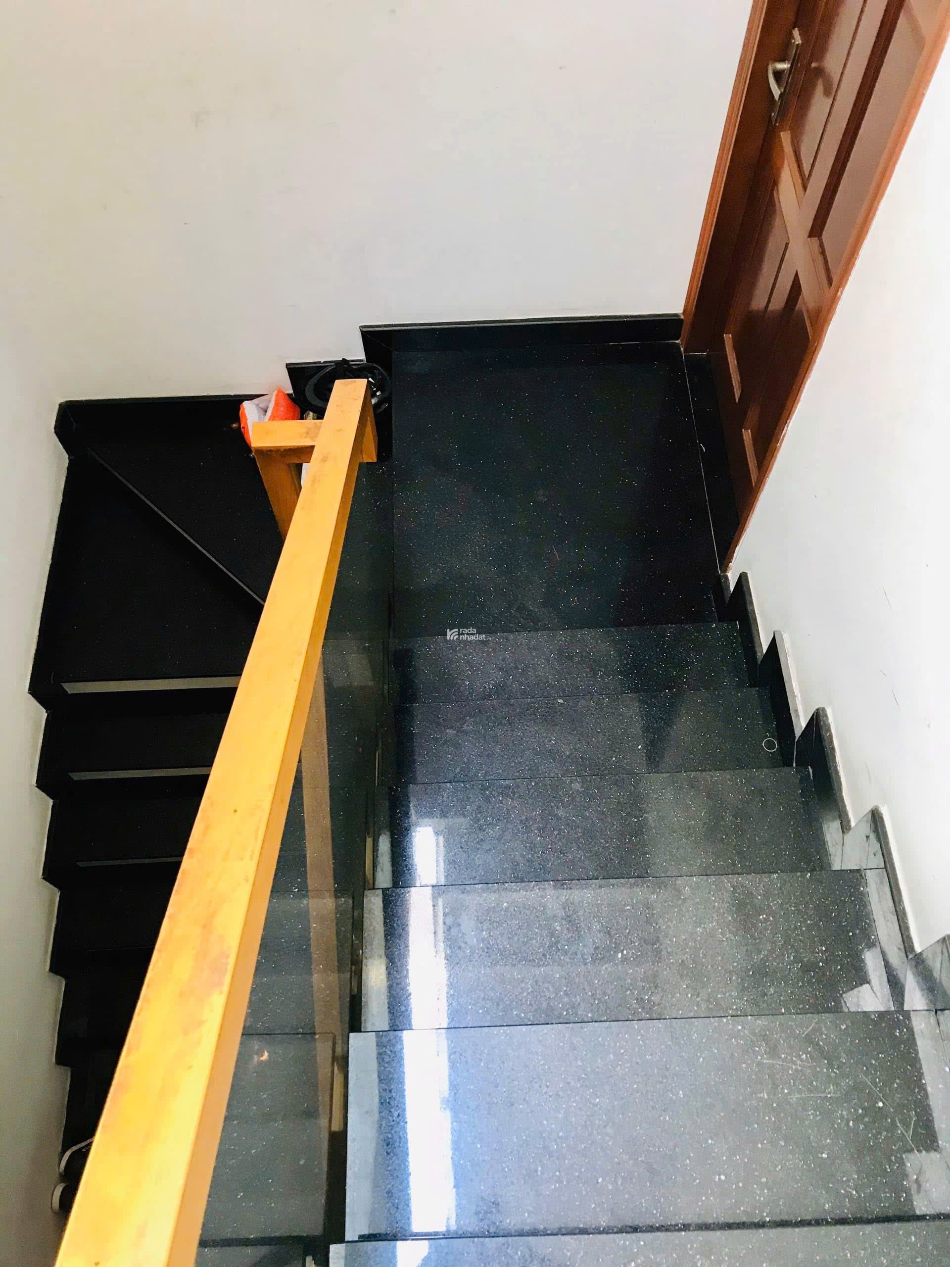 CĂN GÓC 2MT KINH DOANH ĐỐI DIỆN NHÀ ĐÀM VĨNH HƯNG - DOANH THU HƠN 100TR/THÁNG