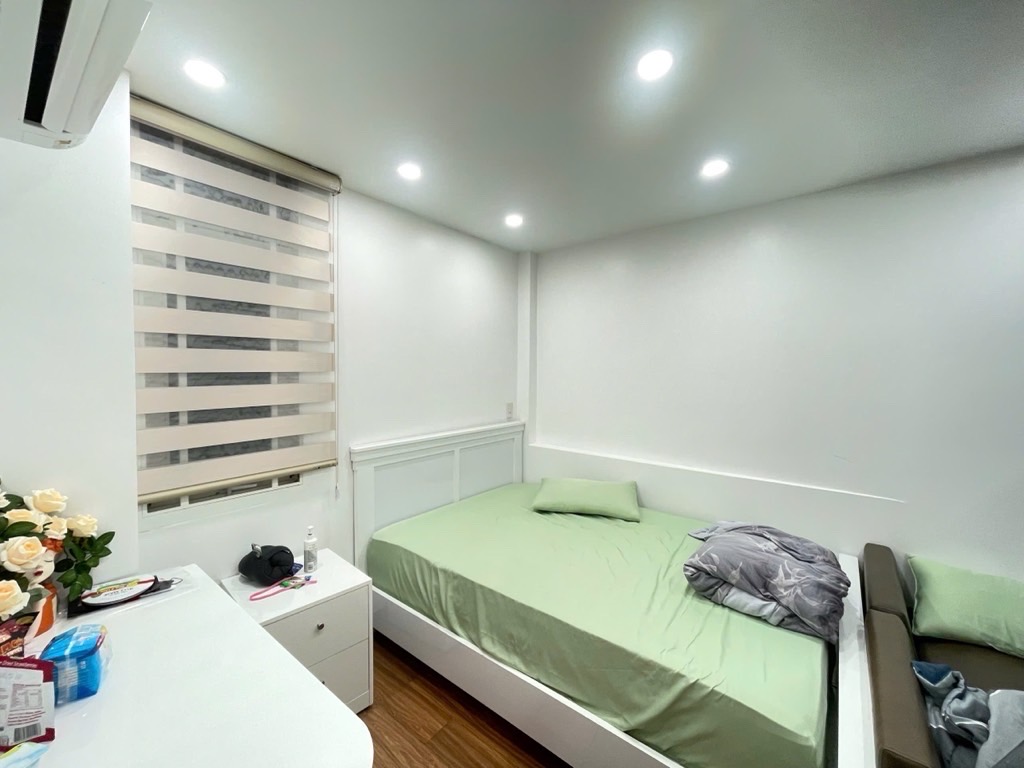  Nhà xây 1 trệt  2 lầu sân thượng 3 phòng ngủ lớn (có thể thiết thêm 1 PN nữa)