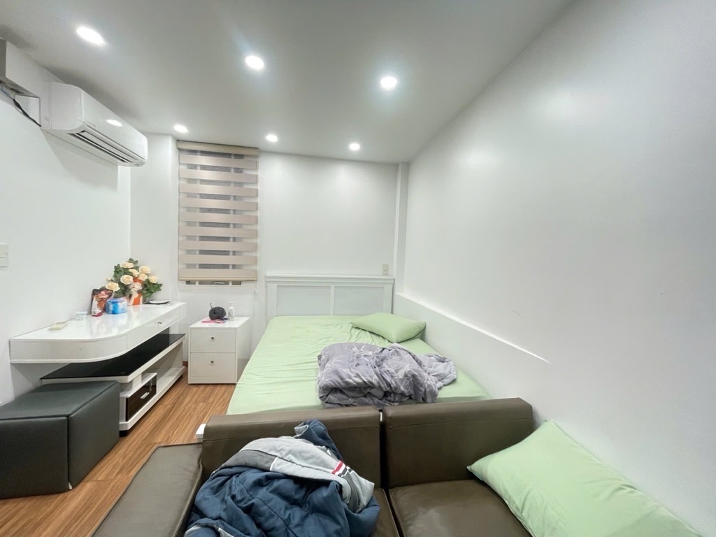  Nhà xây 1 trệt  2 lầu sân thượng 3 phòng ngủ lớn (có thể thiết thêm 1 PN nữa)