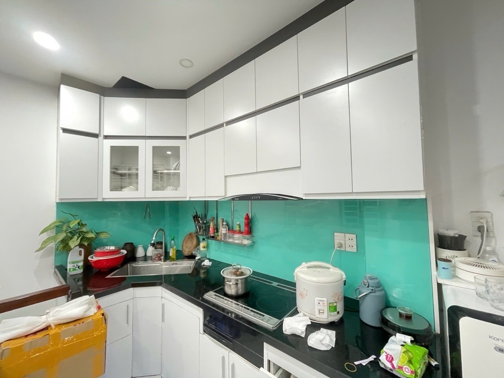  Nhà xây 1 trệt  2 lầu sân thượng 3 phòng ngủ lớn (có thể thiết thêm 1 PN nữa)