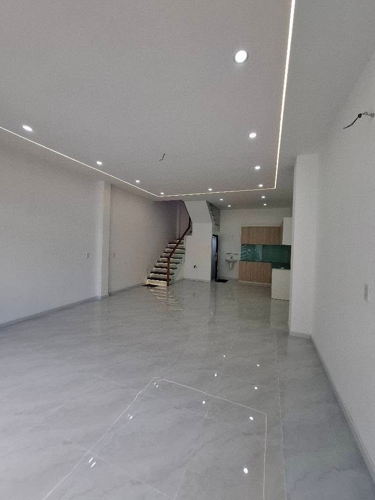 NHÀ ĐẸP PHÙ HỢP GIA ĐÌNH Ở ĐÔNG NGƯỜI ĐÂY ĐỦ CÔNG NĂNG