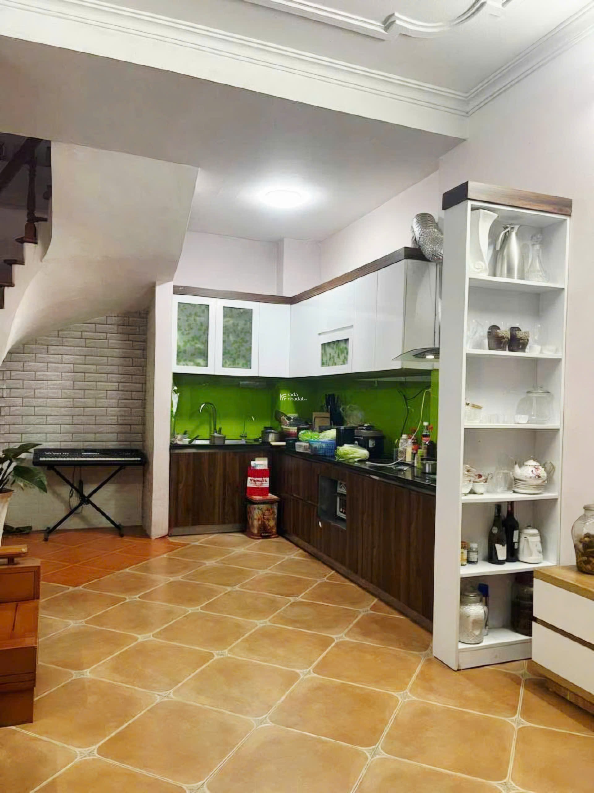 Chỉ hơn 7 tỷ bán gấp nhà Hoàng Hoa Thám 35m2 ngõ thông gần phố