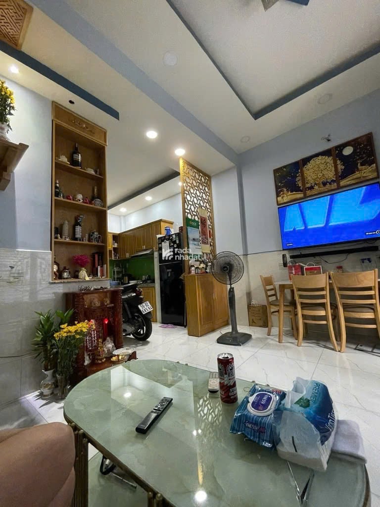 Bán Nhà Lê Thúc Hoạch, 2 tầng nhà đẹp kiên cố 1 trệt 1 lầu 2PN 2VS. Khu dân cư an ninh dân trí.