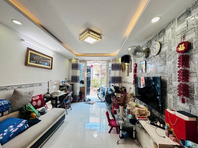 BÁN NHÀ ĐẸP GẦN TRUNG TÂM - TẶNG NỘI THẤT - 50m2 - Ngang 4m - Phạm Hùng Quận 8