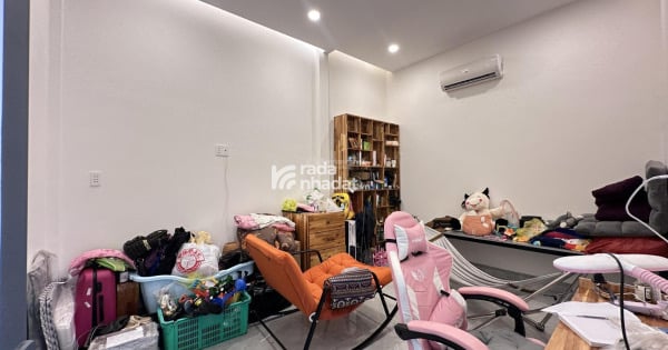 BÁN NHÀ ĐẸP GẦN TRUNG TÂM - TẶNG NỘI THẤT - 50m2 - Ngang 4m - Phạm Hùng Quận 8