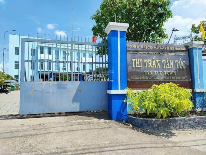ĐẤT SÁT ỦY BAN TT TÂN TÚC 95M2 - LH 0373713733