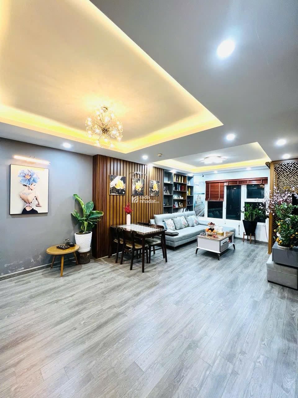 Bán gấp căn C 2PN  1 siêu đẹp ban công Đông Nam