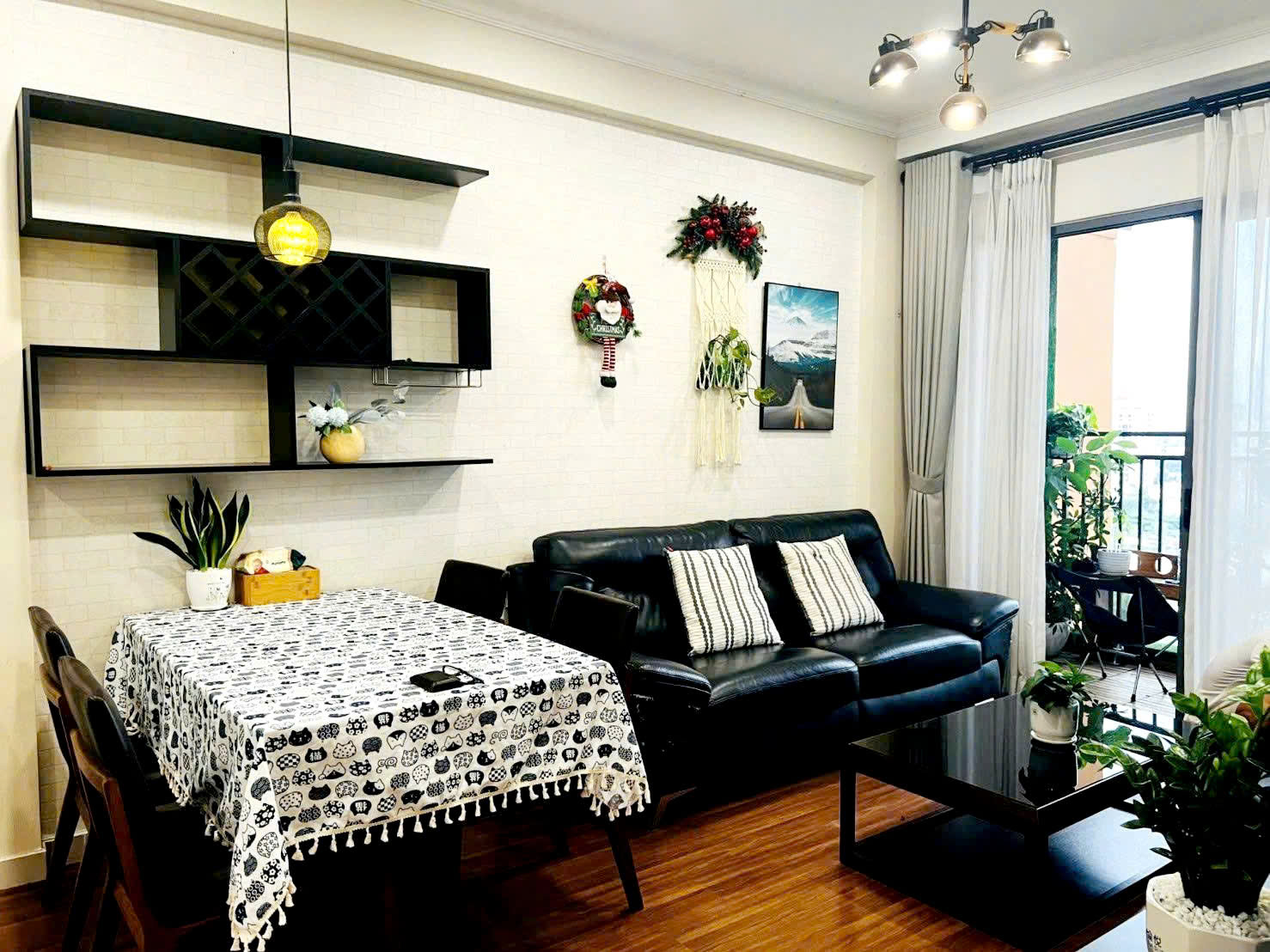 Bán căn 2PN 7,2 tỷ tại The Sun Avenue, 73m2, full nội thất, đã có sổ hồng, vào ở ngay