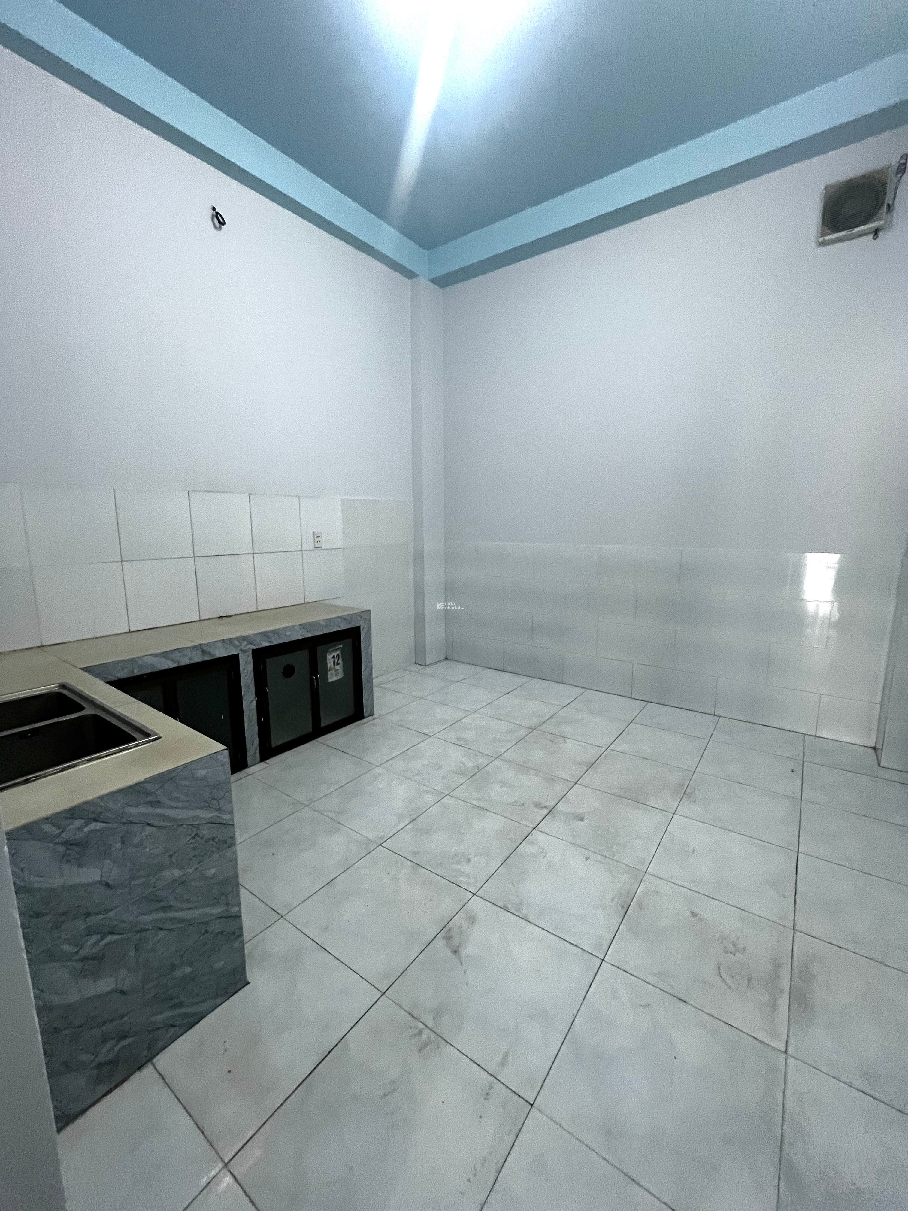 Bán gấp mặt tiền đường số 4 (Có View hồ), diện tích 4mx16m, 2 lầu, giá 8.9 tỷ (thương lượng)