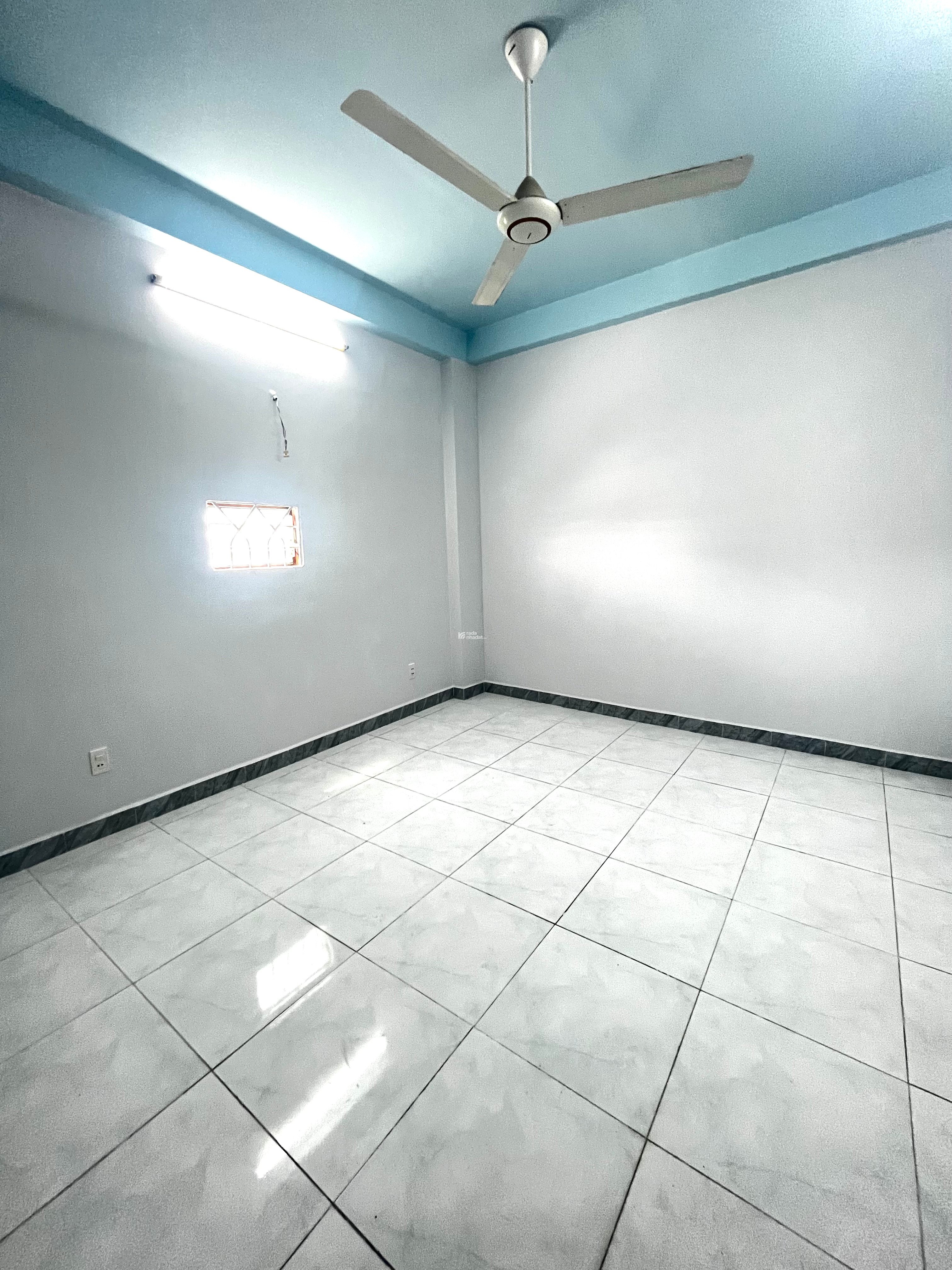 Bán gấp mặt tiền đường số 4 (Có View hồ), diện tích 4mx16m, 2 lầu, giá 8.9 tỷ (thương lượng)