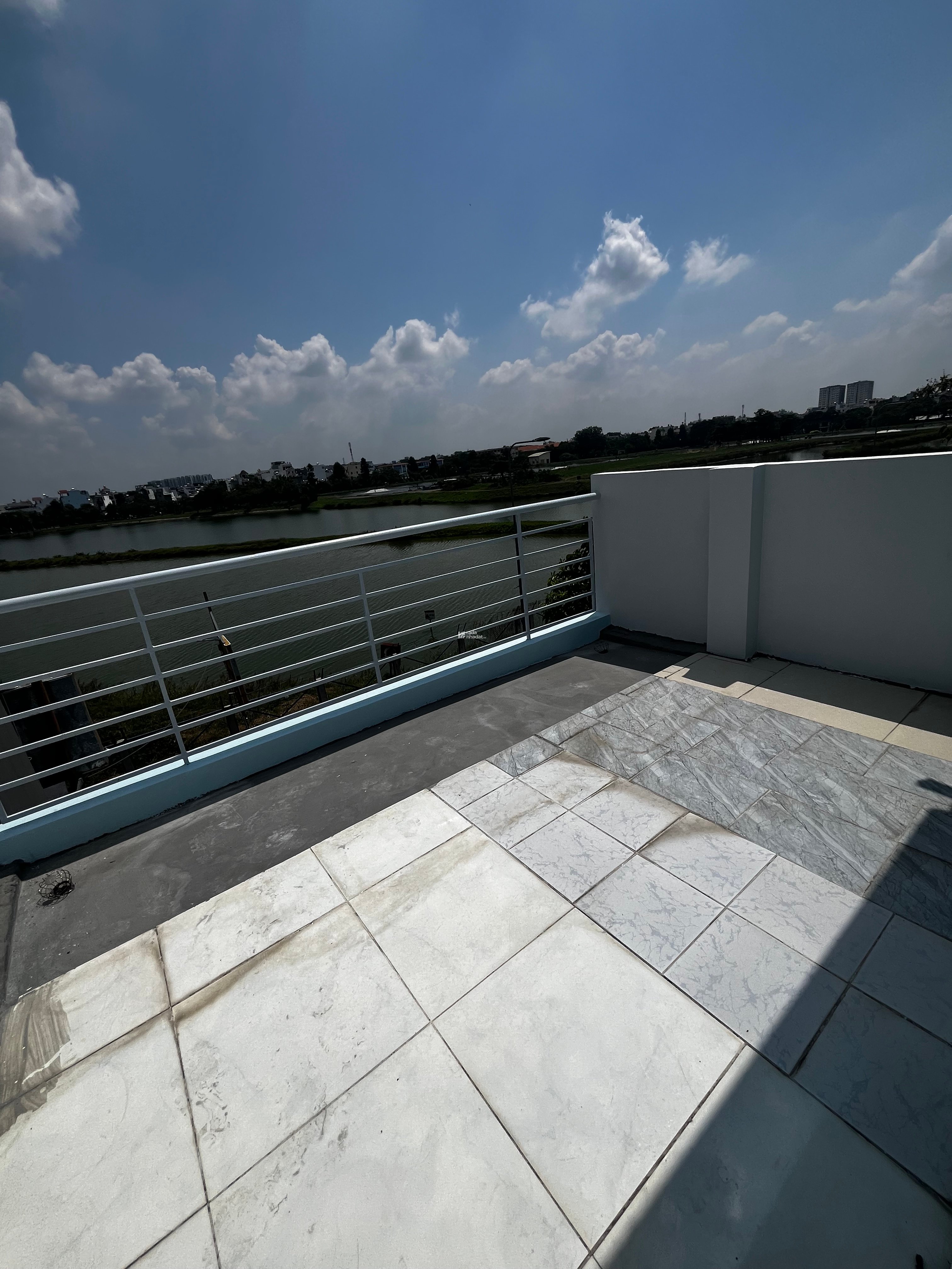 Bán gấp mặt tiền đường số 4 (Có View hồ), diện tích 4mx16m, 2 lầu, giá 8.9 tỷ (thương lượng)