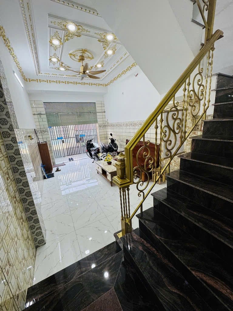 HẺM XE HƠI,1 SẸC ,MÃ LÒ,GIÁP KHU TÊN LỬA (4m x 20m x 4 TẦNG) 7,2 TỶ TL