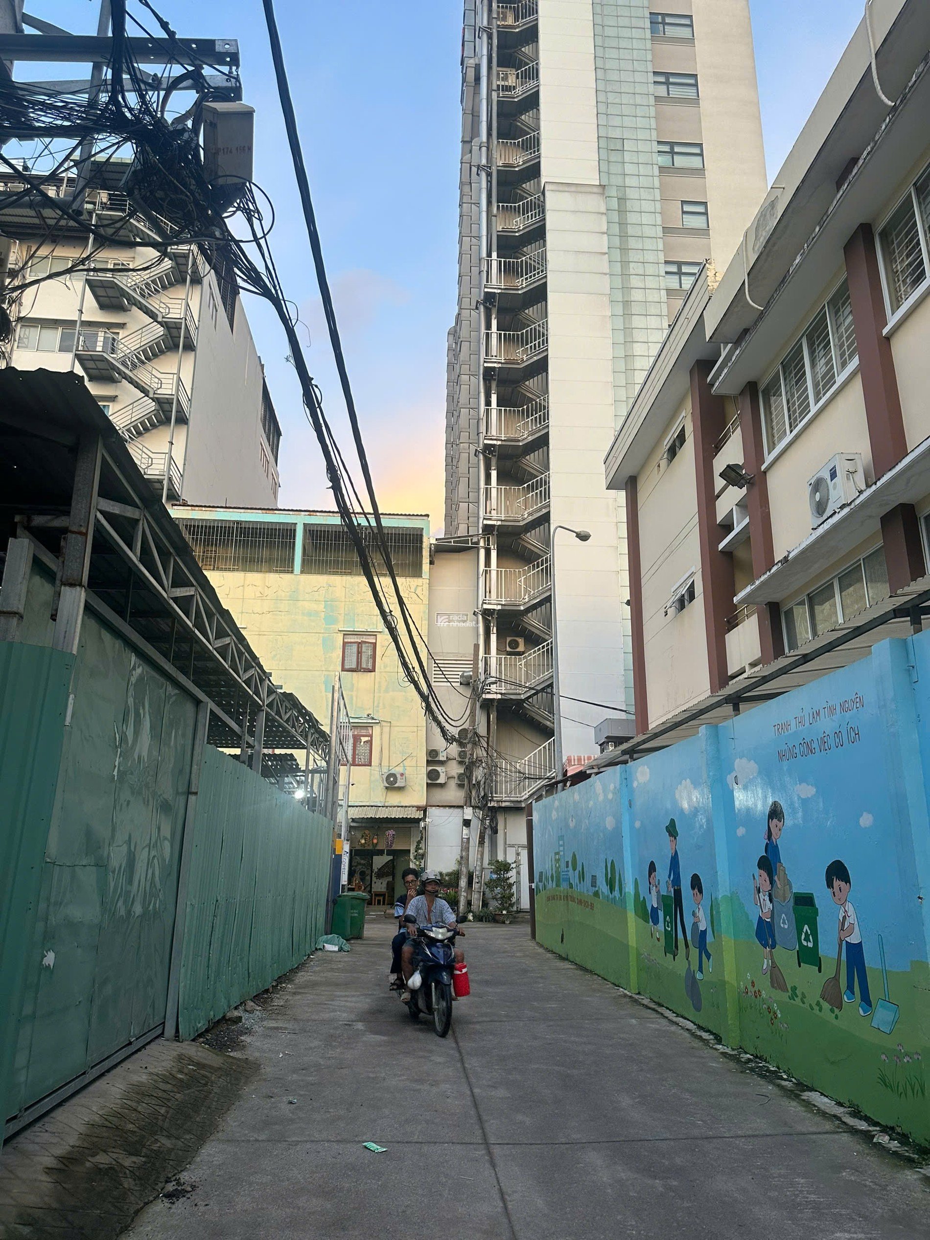 NHÀ SẴN KẾT CẤU PHÙ HỢP ĐỂ Ở-HẺM TO Hẻm thông Ngay Hàng Xanh-5 Tầng 50m2 Nở hậu-Giá chỉ Hơn 10 Tỏi 