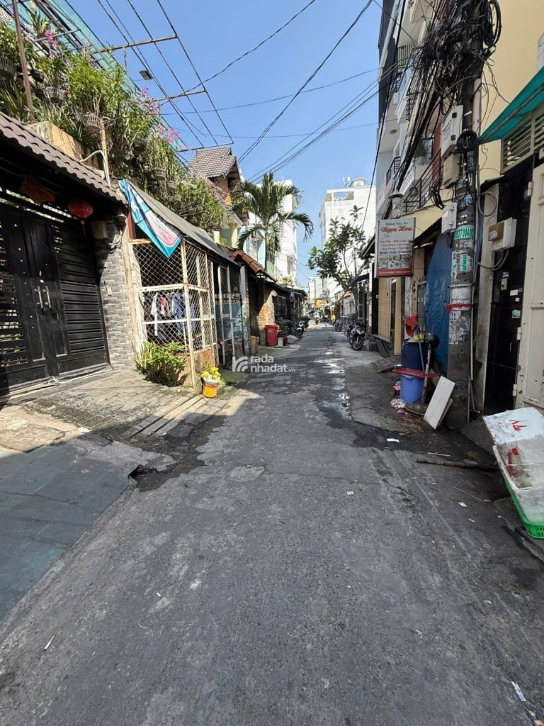 NHÀ TÂN PHÚ, NGAY CHỢ TÂN HƯƠNG, CHDV 19 PHÒNG, CÓ THANG MÁY.