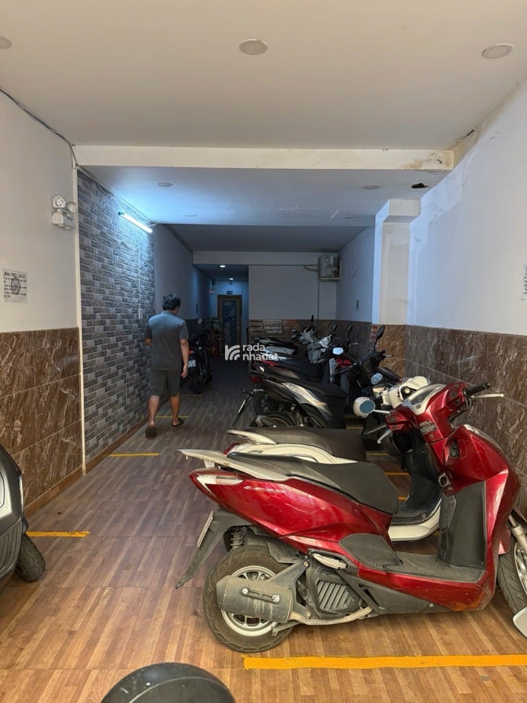 NHÀ TÂN PHÚ, NGAY CHỢ TÂN HƯƠNG, CHDV 19 PHÒNG, CÓ THANG MÁY.