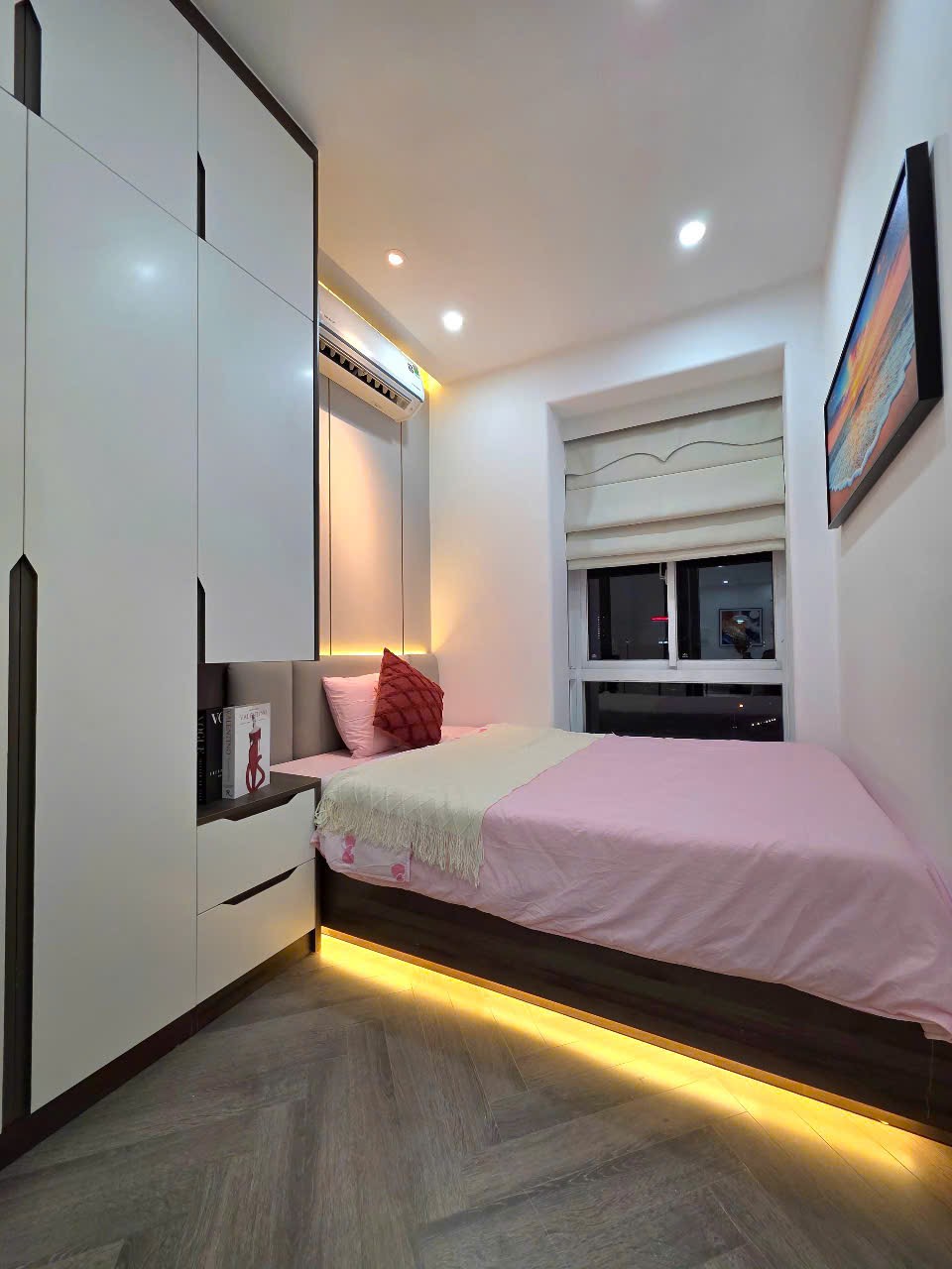 Bán nhanh căn hộ Sky garden 3, Phú Mỹ Hưng, Q7, dt 72m2, tk 3PN nhà mới đẹp, giá chỉ 6,8 tỷ