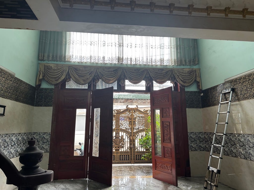 BÁN NHÀ 4 TẦNG MẶT TIỀN KINH DOANH ĐỈNH SÁT TÊN LỬA NGANG LỚN 6M ĐƯỜNG 10M NHỈNH 10 TỶ   