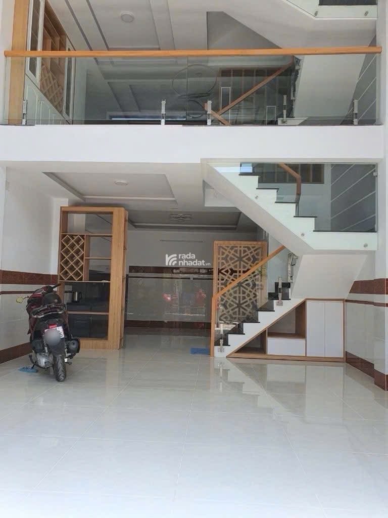 Bán nhà 70m2 ngay đường Nguyễn Hữu Hào, phường 6, Quận 4 SHR
