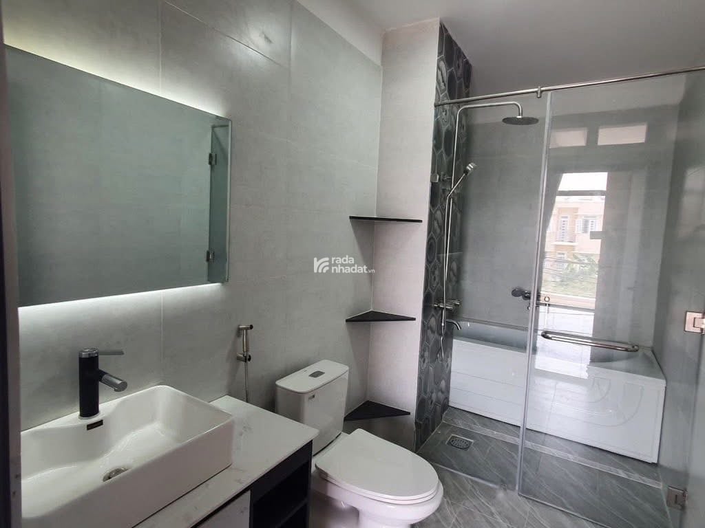 Bán nhà 70m2 ngay đường Nguyễn Hữu Hào, phường 6, Quận 4 SHR