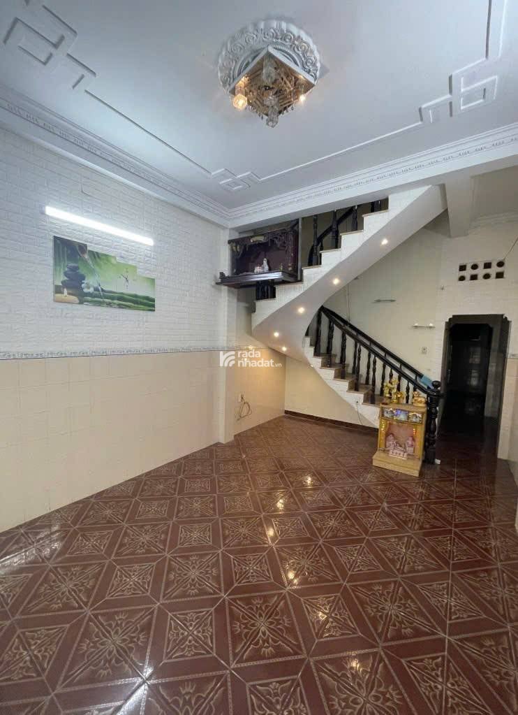  Kết cấu: Số tầng: (gồm 1 trệt, 1  lầu, ban công...) chắc chắn, có 3PN, 2WC  