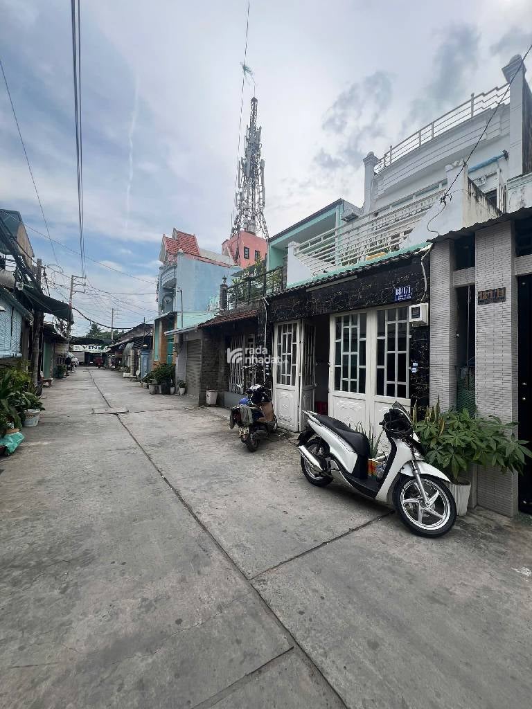  Kết cấu: Số tầng: (gồm 1 trệt, 1  lầu, ban công...) chắc chắn, có 3PN, 2WC  