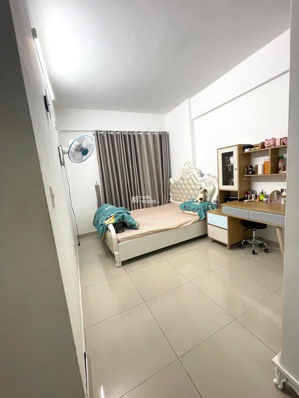 Bán chung cư căn góc, bc thoáng mát 76m2, 2PN, 1WC, bếp, PK, nội thất đầy đủ