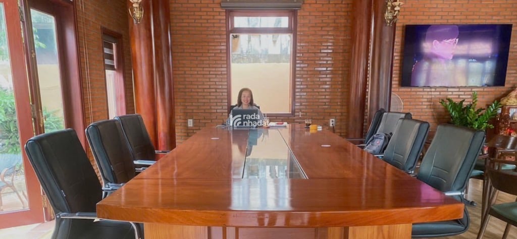 LÔ GÓC VỚI THIẾT KẾ SANG SỊN MỊN - QUÁN CFE GỖ HIỆN ĐẠI ẤN TƯỢNG NỔI BẬT CÓ 1 Ko 2