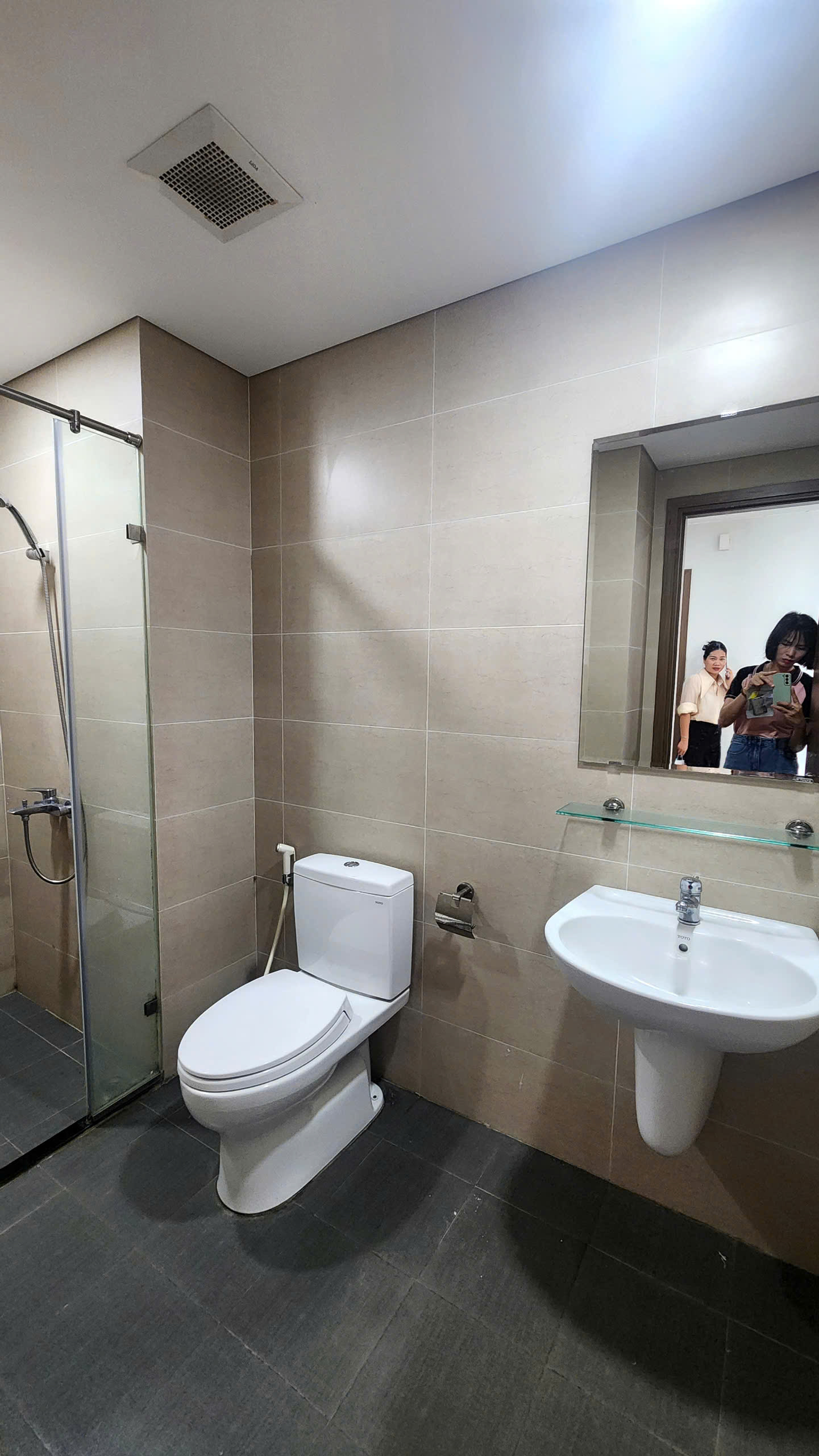 Cho thuê căn Tứ Hiệp Plaza 3 ngủ 2wc full đồ giá 9tr/ tháng 