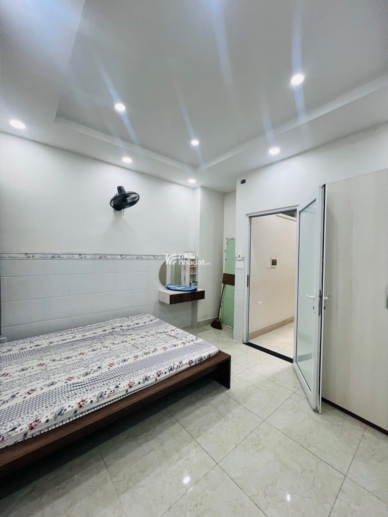 BÁN ĐẤT TẶNG NHÀ KHU VIP TÊN LỬA ĐƯỜNG 16M THU NHẬP 8TR/TH   