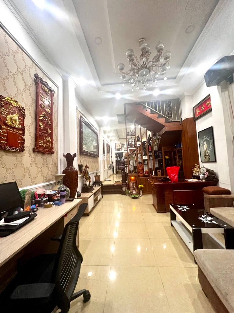 NHÀ ĐẸP Ở NGAY HẺM NHỰA 7m KHU PHÂN LÔ GẦN CHỢ HIỆP BÌNH 4 TẦNG 130m2; 11 TỶ.