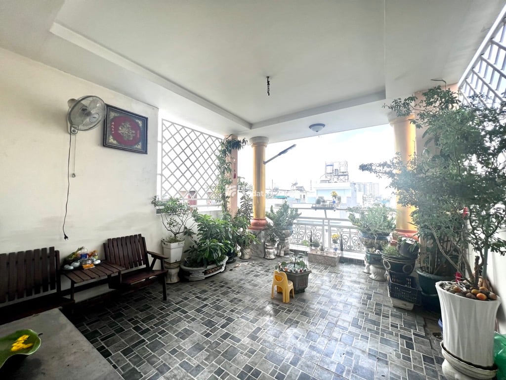 NHÀ ĐẸP Ở NGAY HẺM NHỰA 7m KHU PHÂN LÔ GẦN CHỢ HIỆP BÌNH 4 TẦNG 130m2; 11 TỶ.