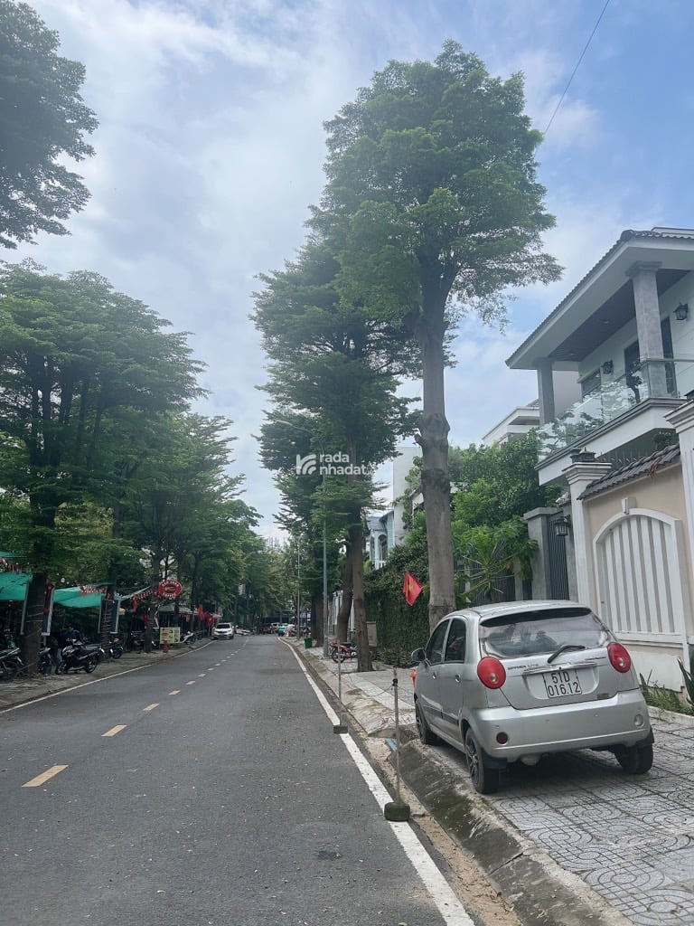 NHÀ ĐẸP Ở NGAY HẺM NHỰA 7m KHU PHÂN LÔ GẦN CHỢ HIỆP BÌNH 4 TẦNG 130m2; 11 TỶ.