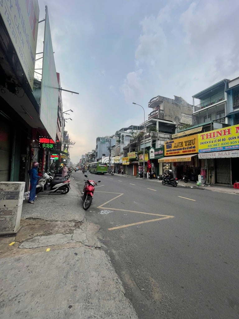 SIÊU PHẨM MẶT TIỀN - NGANG LỚN - ĐƯỜNG LẠC LONG QUÂN - 105M2 - 26 TỶ 700