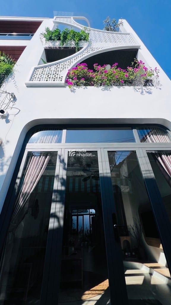 Bán nhà Quận 7 nhà 3 tầng 3 phòng ngủ 66m2 thổ cư ngang 4.2m dài 16m chỉ 8 tỷ nhỉnh