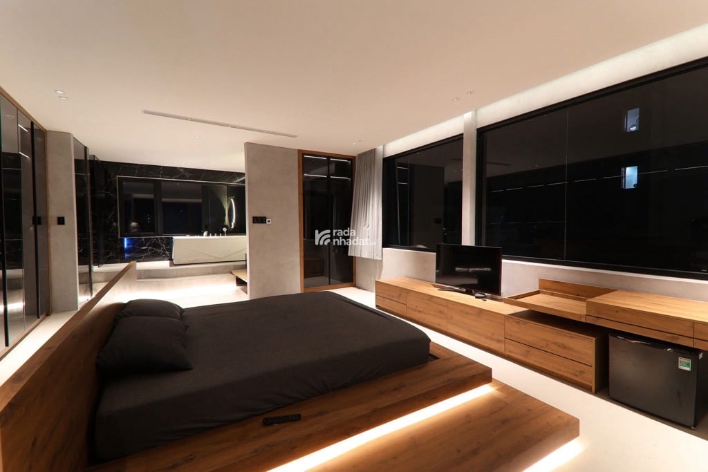 ĐỒNG ĐEN- P. 14- TÂN BÌNH - 5 TẦNG BTCT -DT: 5.73/7.6*16.6m (104M2) - 31 TỶ 