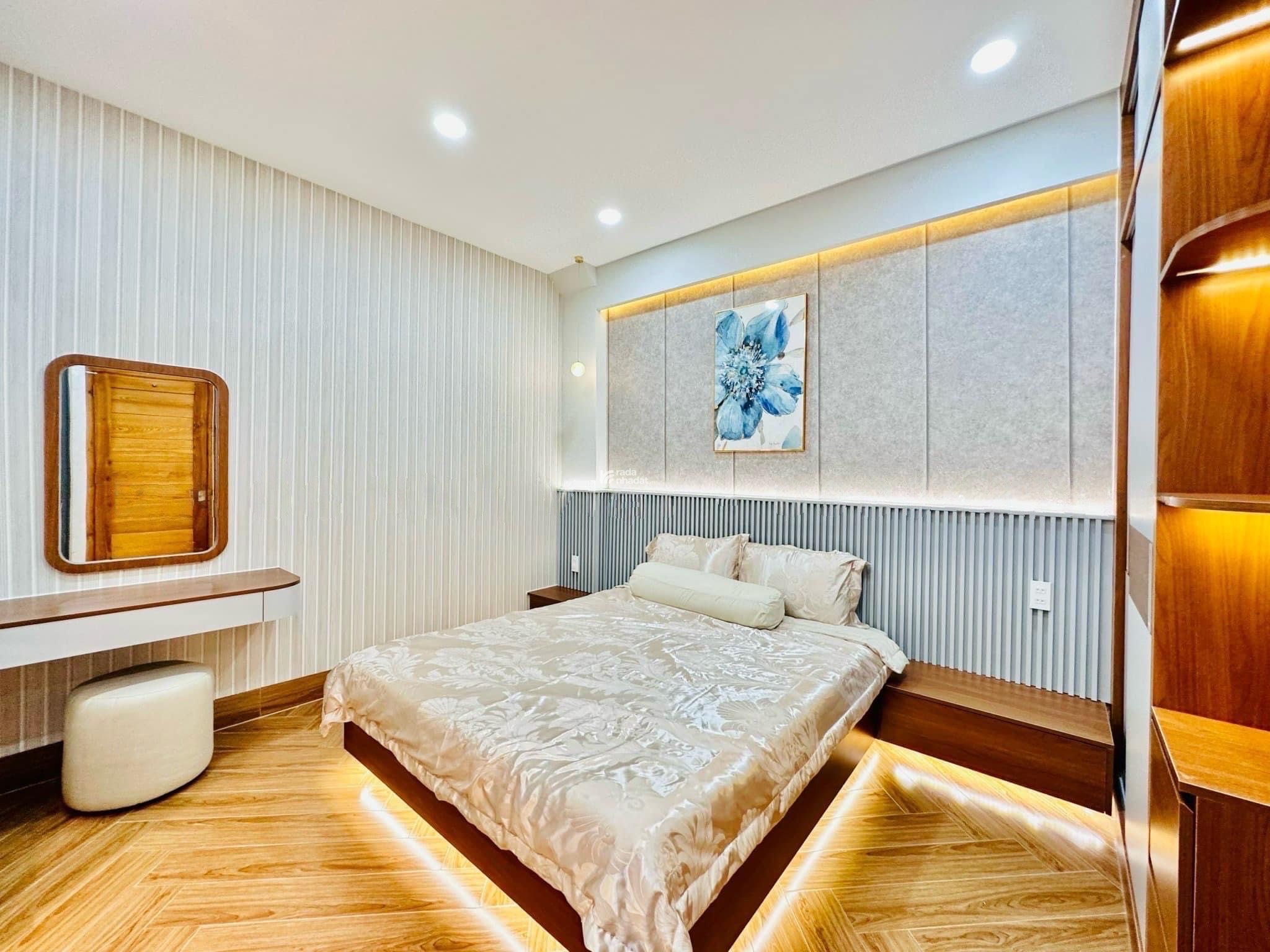 Bán gấp nhà Q9 đường Lê Văn Việt 66m2 2tỷ250tr Sổ hồng riêng chính chủ kí gửi bao sang tên.