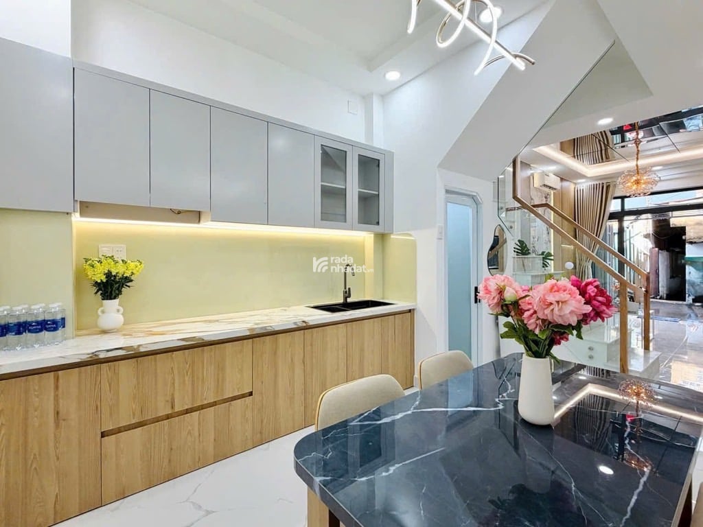 SIÊU VỊ TRÍ XE HƠI 6M THÔNG - 3 TẦNG BTCT - 3PN - GẦN SIÊU THỊ EMART & GA T3 - NHỈNH 5 TỶ