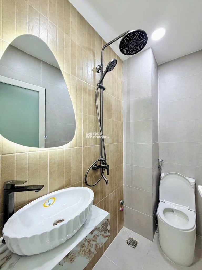 SIÊU VỊ TRÍ XE HƠI 6M THÔNG - 3 TẦNG BTCT - 3PN - GẦN SIÊU THỊ EMART & GA T3 - NHỈNH 5 TỶ